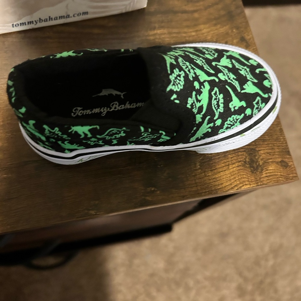 Tommy Bahama Black and Green Patterned Slip-Ons